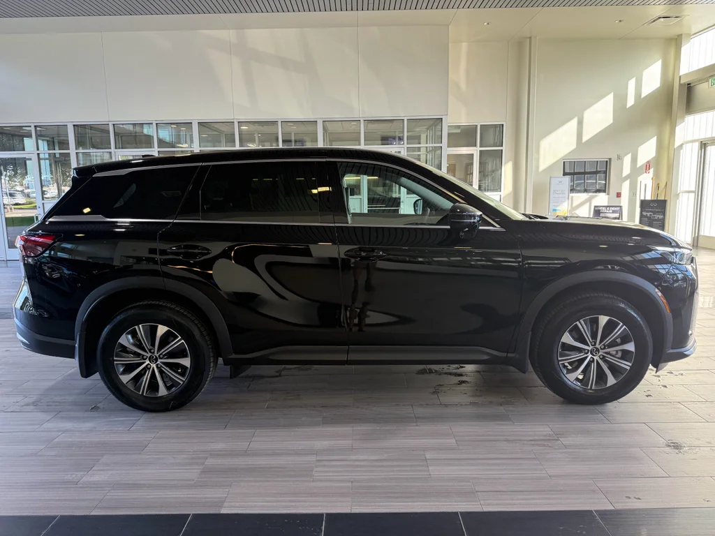 New 2027 BLACK OBSIDIAN INFINITI Pure FWD image 4