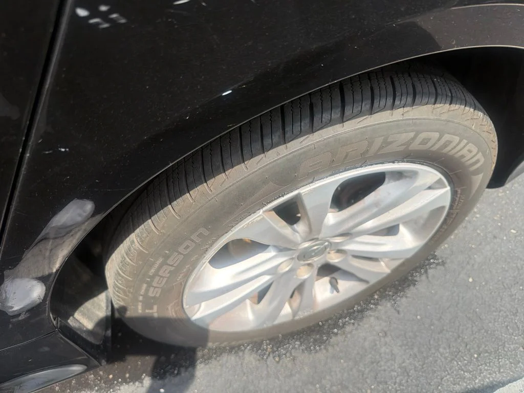 Used 2017 Black Chrysler LX image 8
