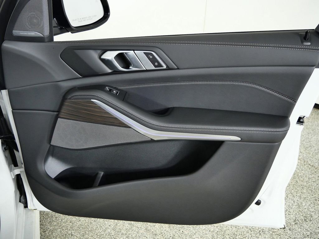 2026 BMW X5 M60i - Photo 19