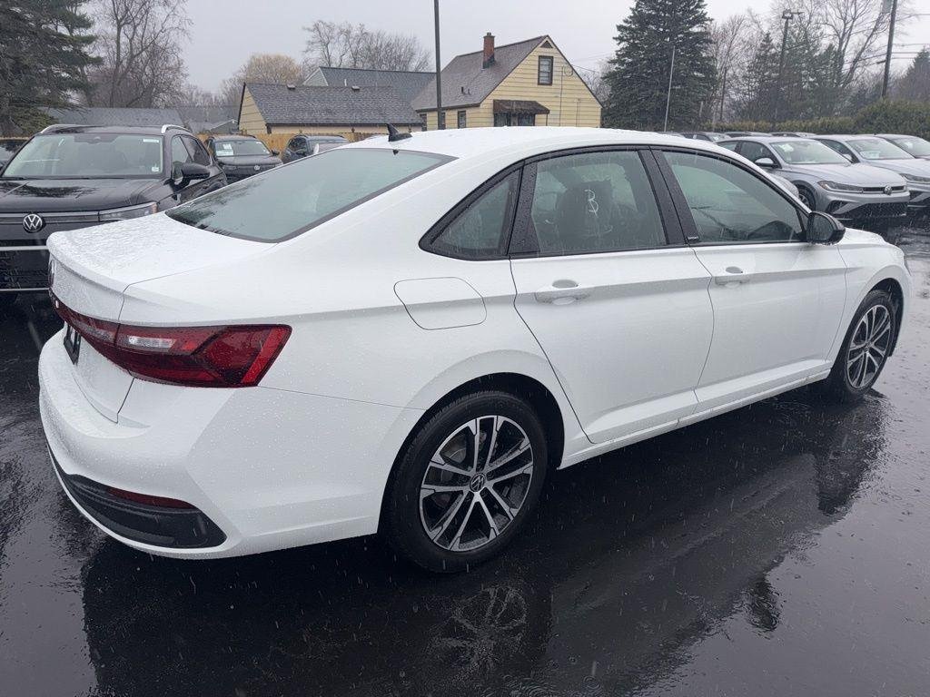 New 2026 Pure White Volkswagen 1.5T Sport image 3