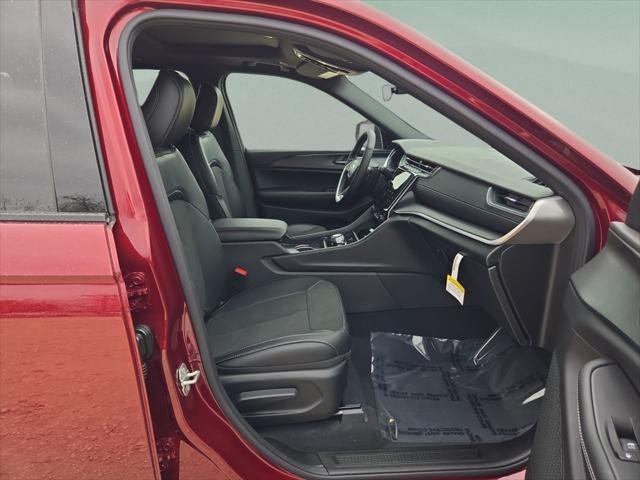 New 2025 Velvet Red Pearl-Coat Exterior Paint Jeep Altitude X image 37