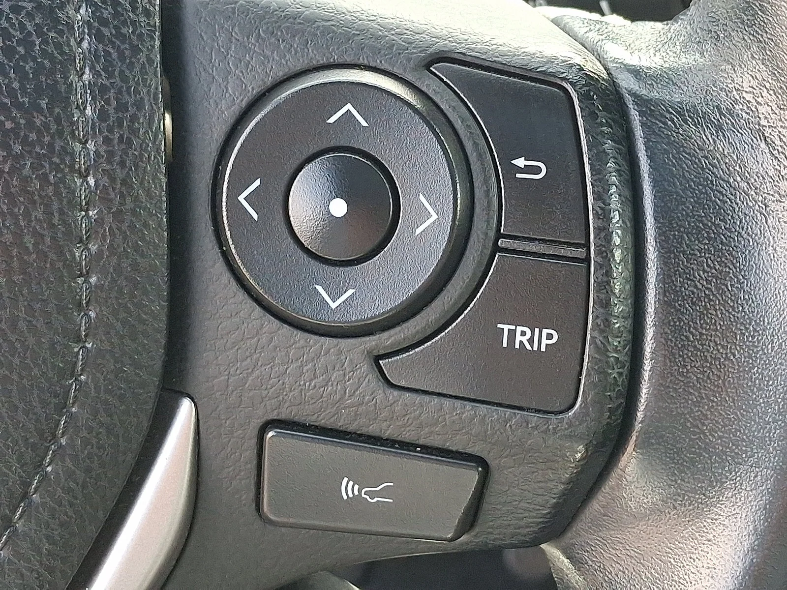Used 2018 Magnetic Gray Metallic - 1G3 Toyota SE image 23