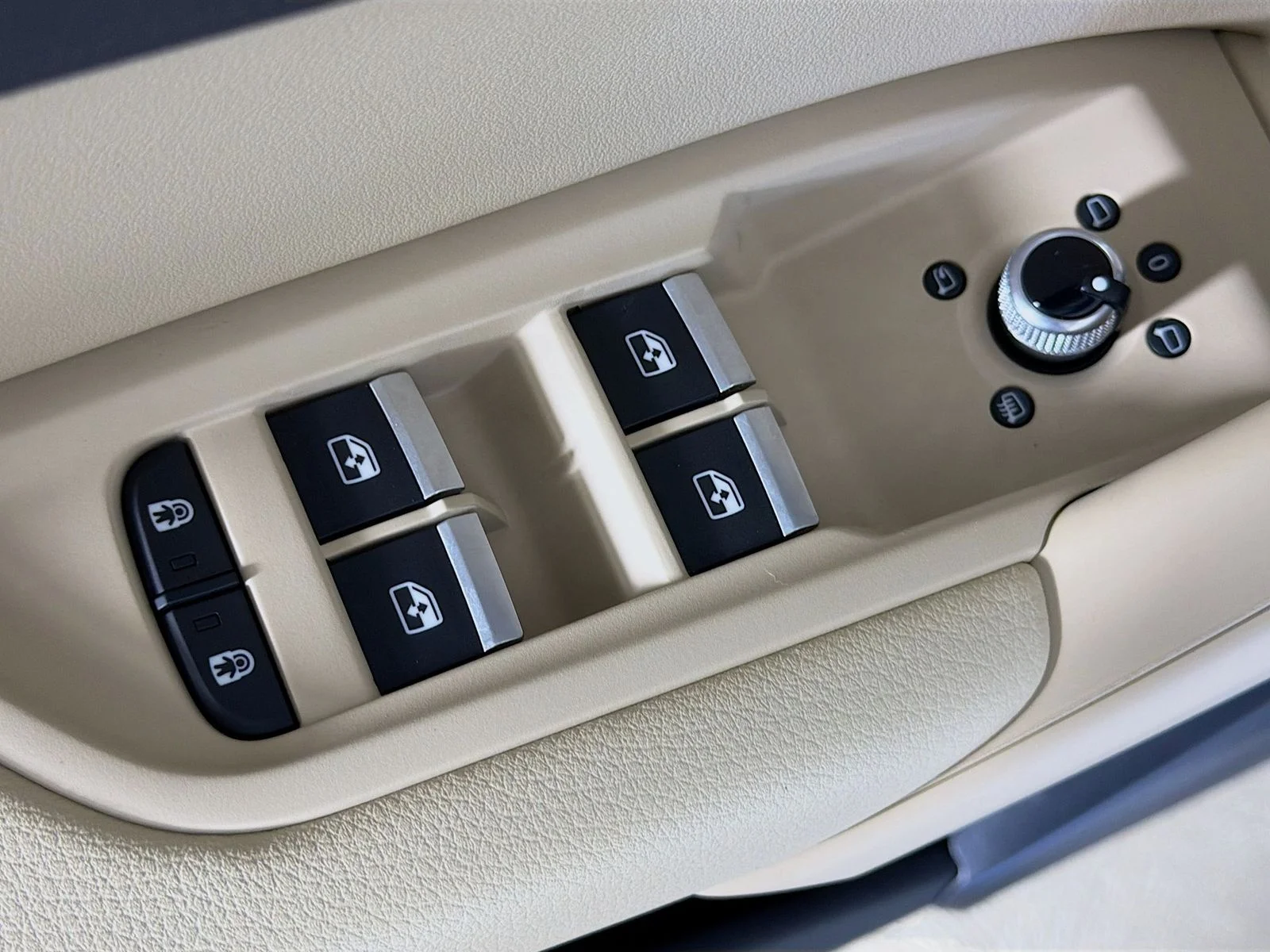 Used 2023 White Audi 55 Premium image 17