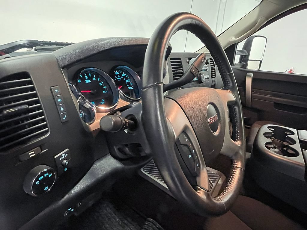 Used 2011 FIRE RED GMC SLE image 63