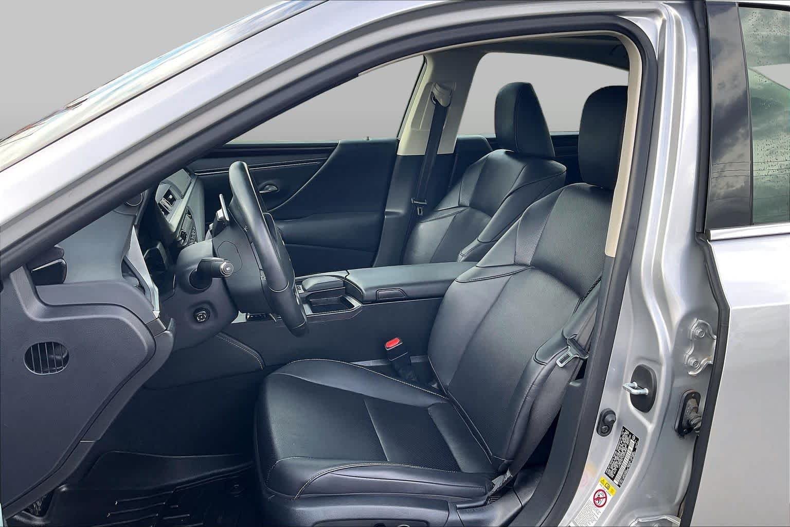 Used 2019 Silver Lining Metallic Lexus  image 8