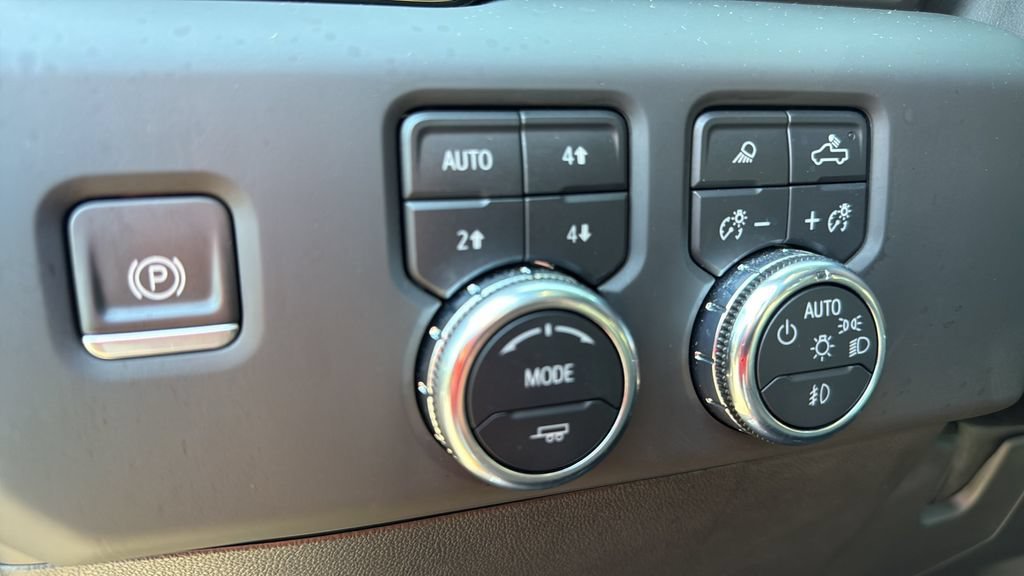 Used 2024 Onyx Black GMC Denali image 16