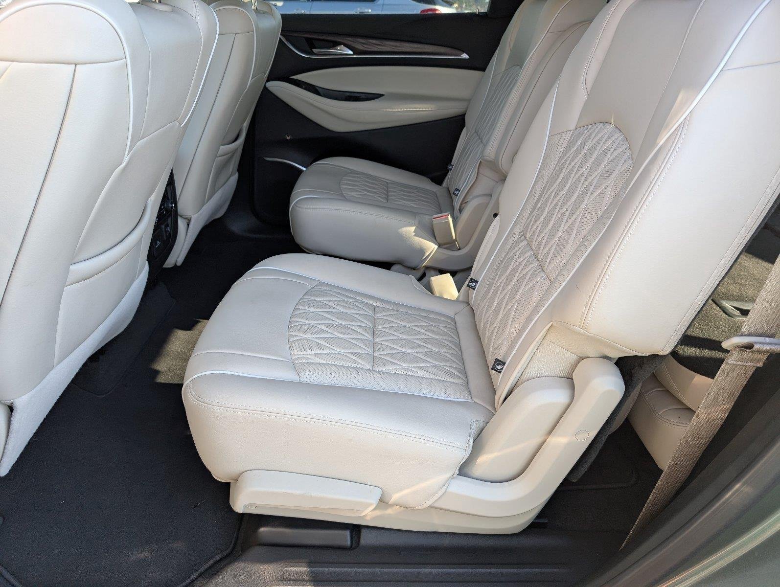 Used 2022 SAGE METALLIC Buick Avenir image 33