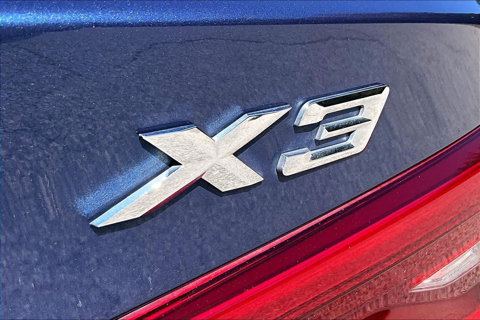 Used 2018 Phytonic Blue Metallic BMW xDrive30i image 10