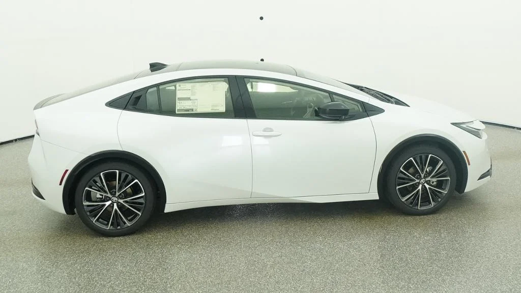 New 2027 Wind Chill Pearl Toyota XLE image 28