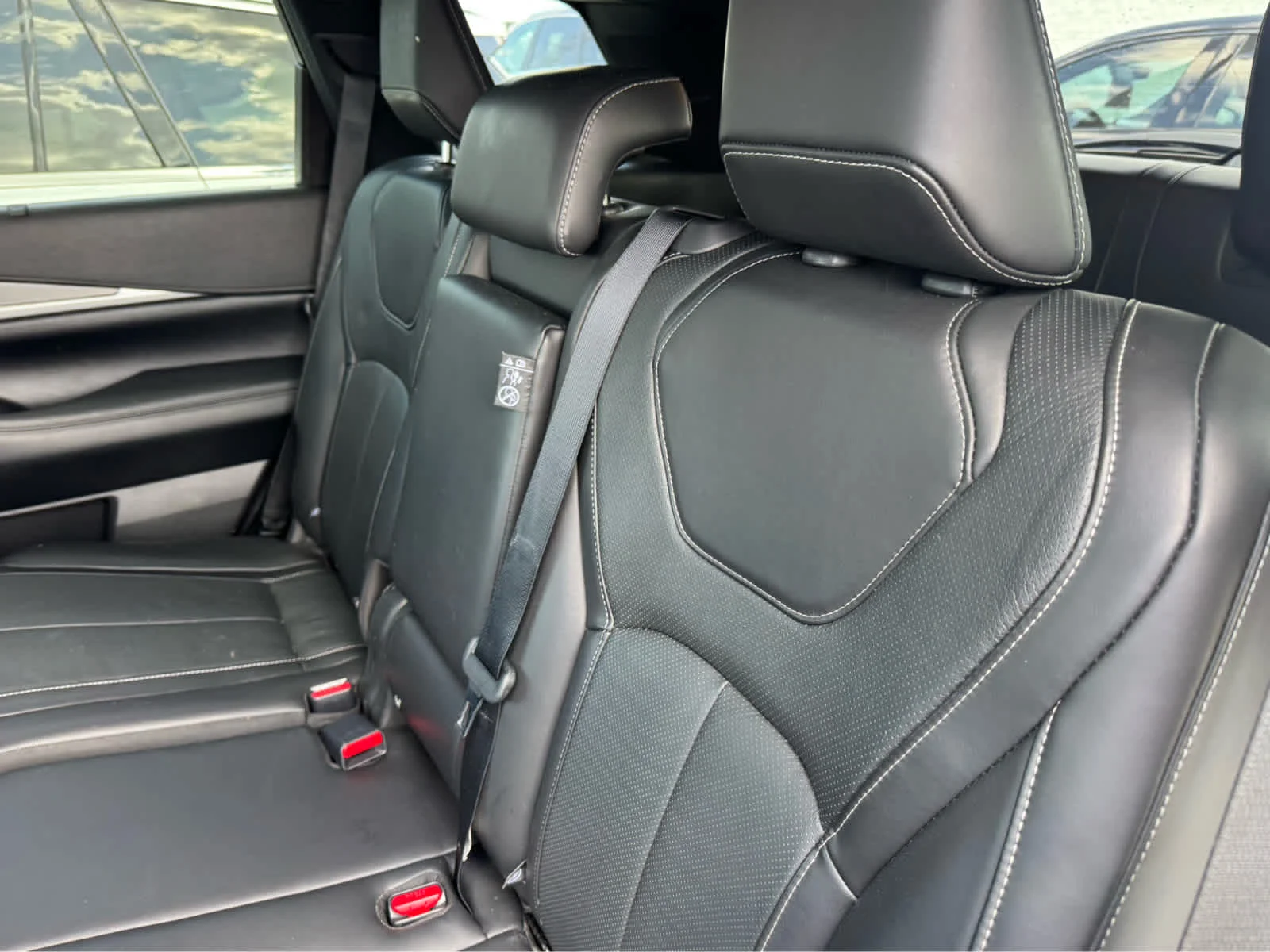 Certified Used 2025 Harbor Gray INFINITI LUXE image 25