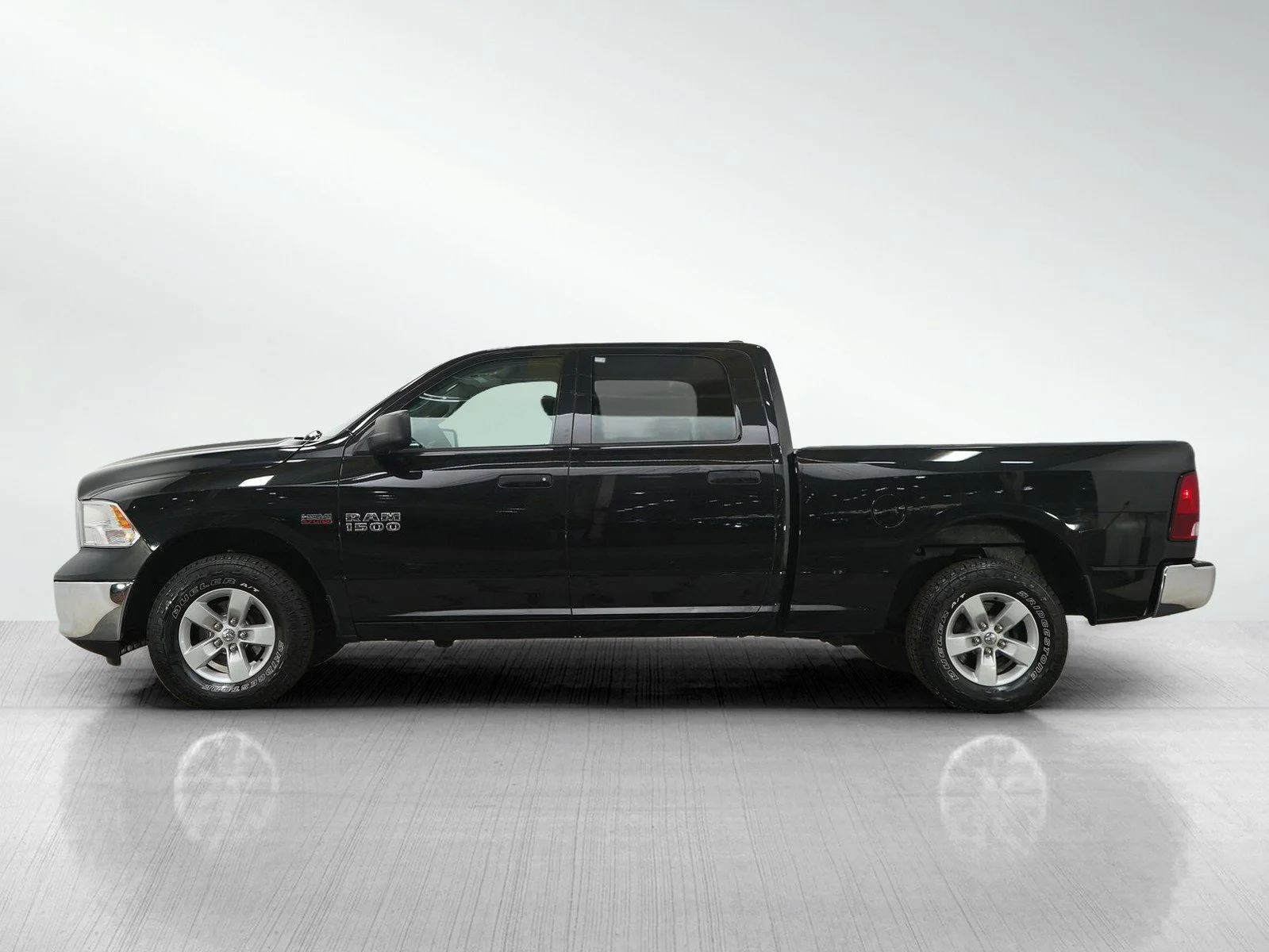 Used 2018 RAM Ram 1500 Pickup Tradesman with VIN 1C6RR7ST9JS250976 for sale in Burnsville, Minnesota