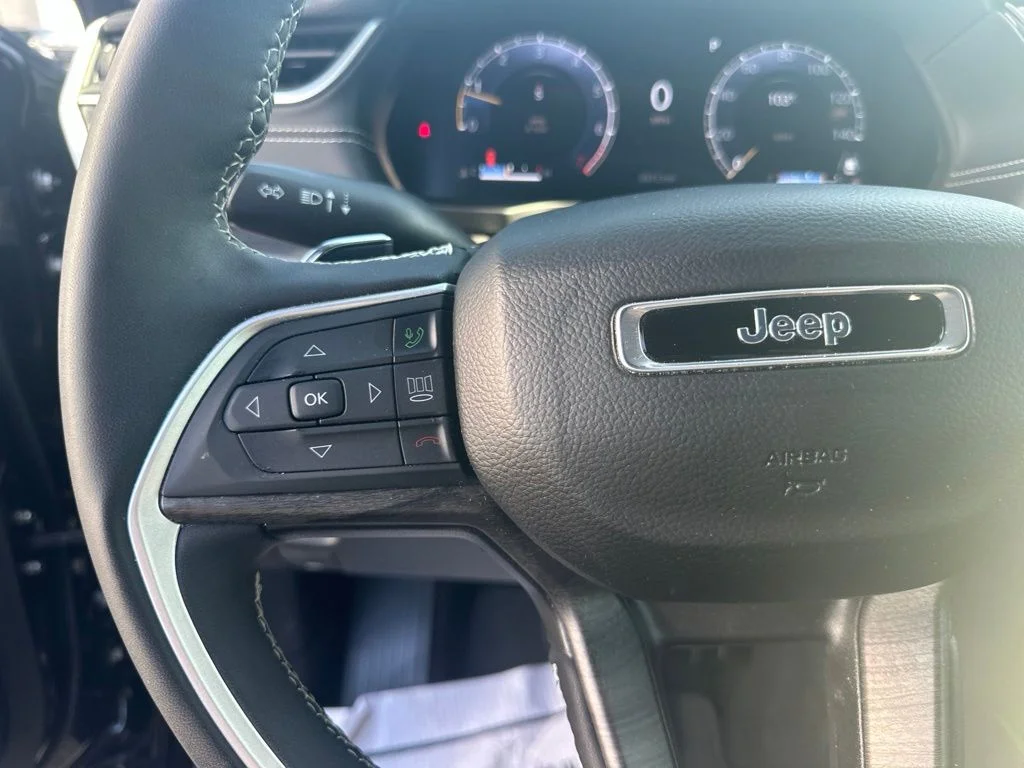 Used 2024 Diamond Black Jeep Limited image 12