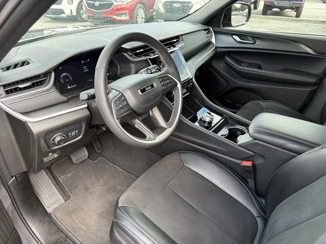 Used 2024 Gray Jeep Altitude image 18