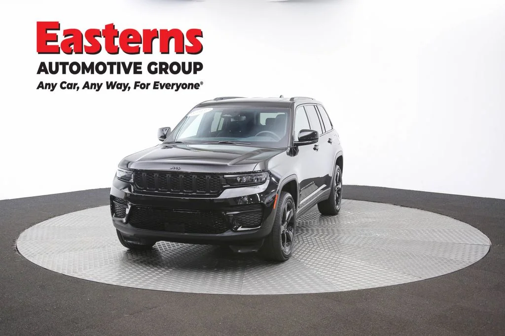 Used 2024 Black Jeep Altitude image 55