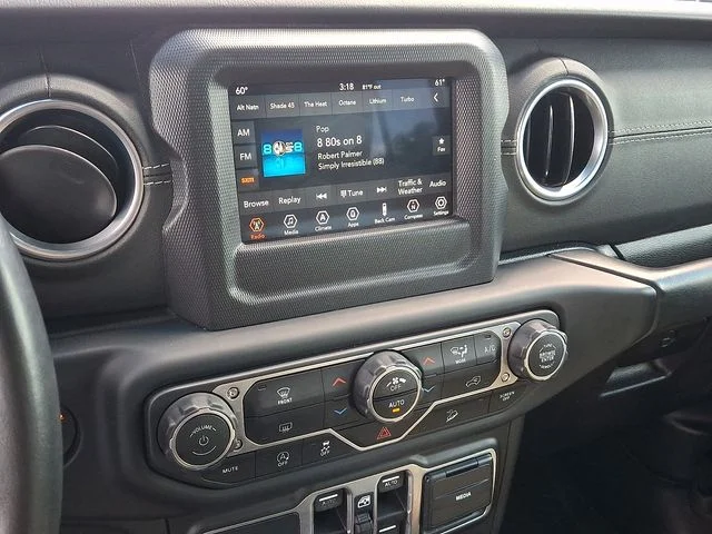 Used 2018 Gray Jeep Unlimited Sahara image 17