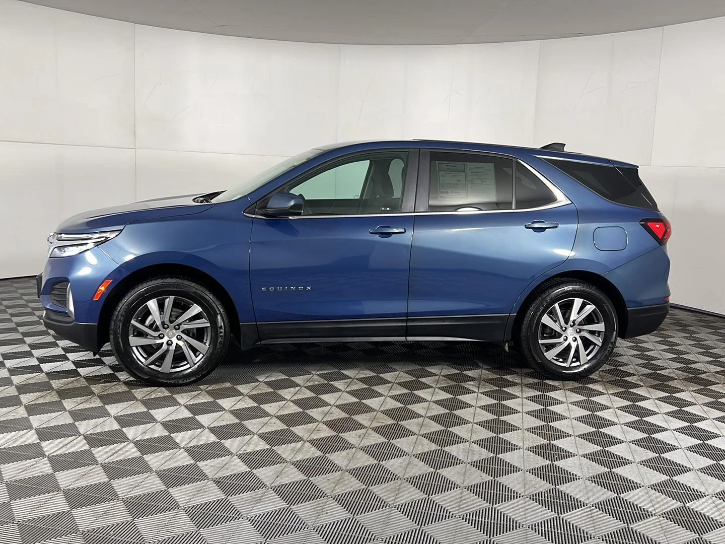 Used 2024 Lakeshore Blue Metallic Chevrolet LT image 8