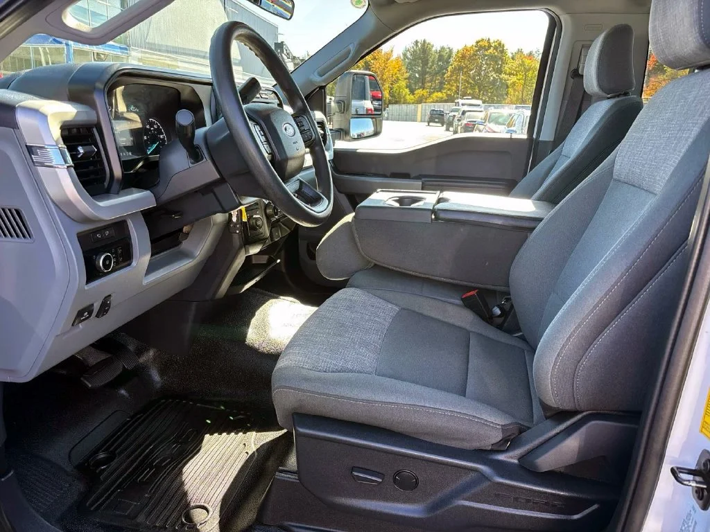 Used 2024 Oxford White Ford XLT image 13