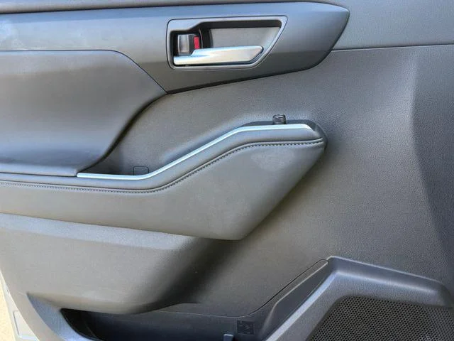 Certified Used 2025  Toyota XLE image 52