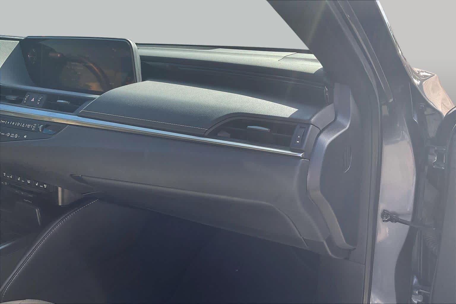 Used 2019 Nebula Gray Pearl Lexus Ultra Luxury image 17
