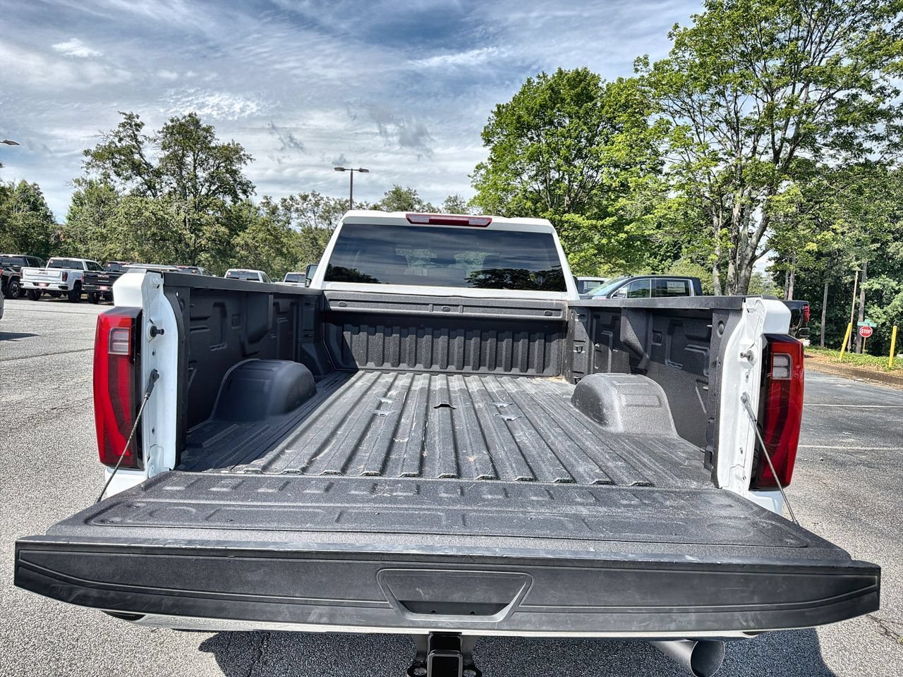 Used 2024 Summit White GMC Pro DRW image 21