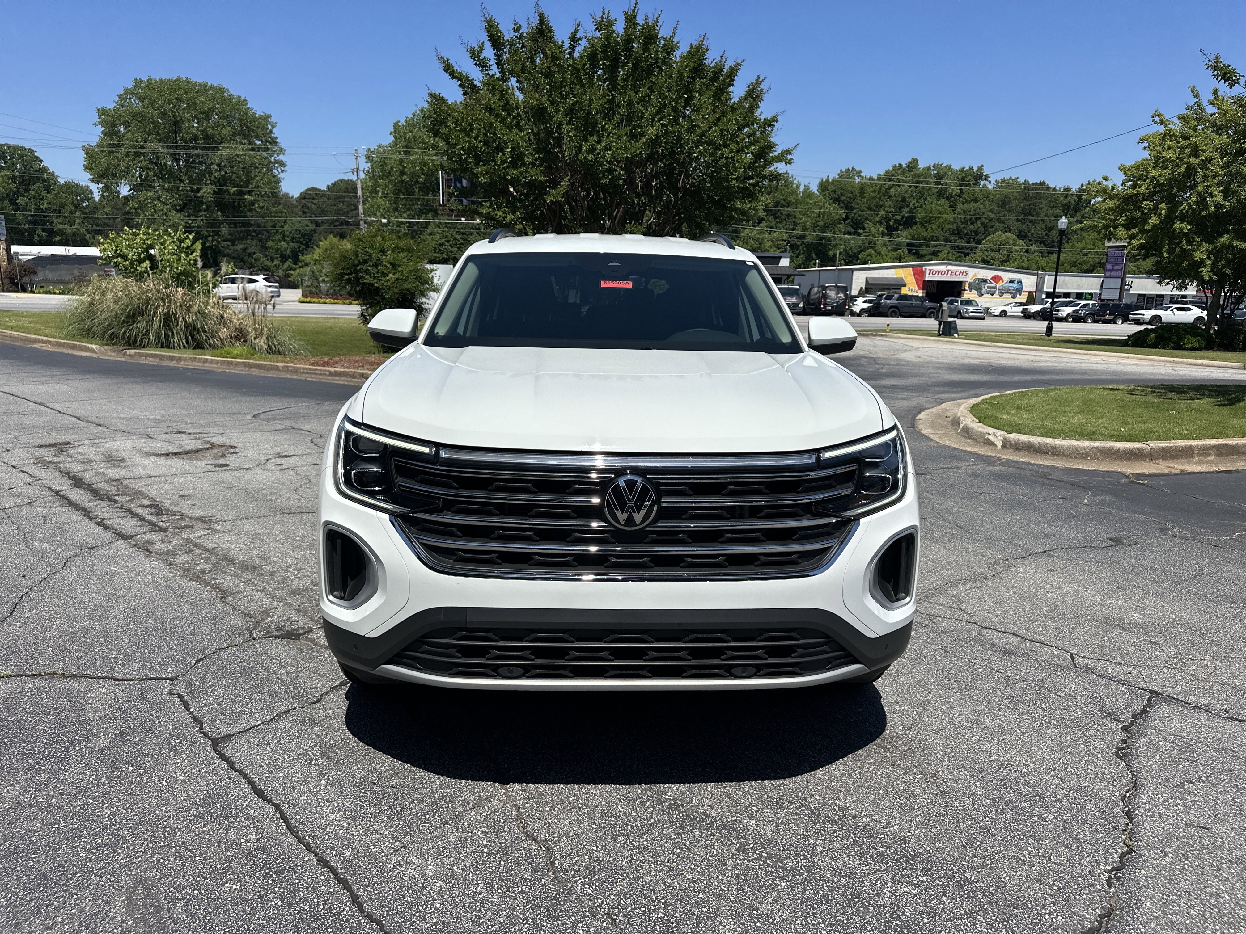 Used 2024 Pure White Volkswagen 2.0T SE w/Technology image 3