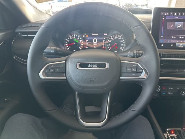 New 2026 Diamond Black Crystal Pearlcoat Jeep Latitude image 25