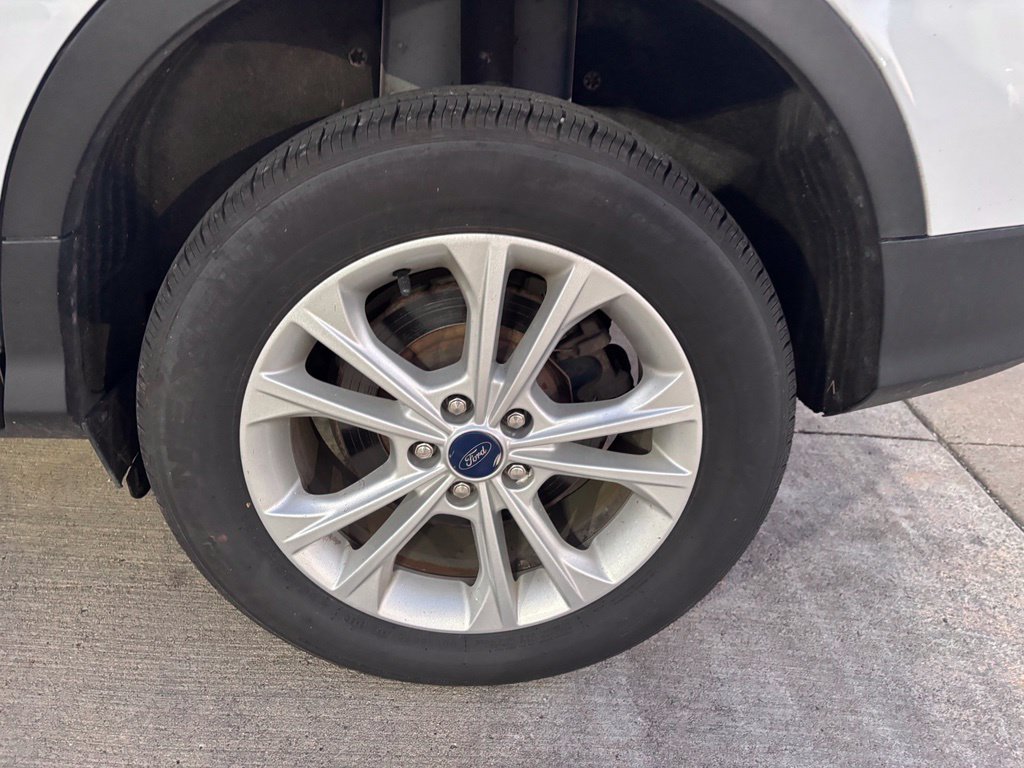 Used 2019 Oxford White Ford SE image 10