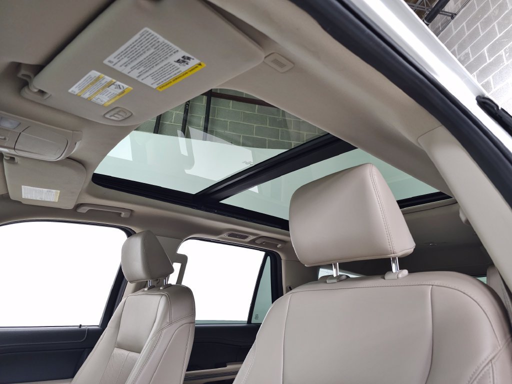 Used 2022 White Ford XLT image 19