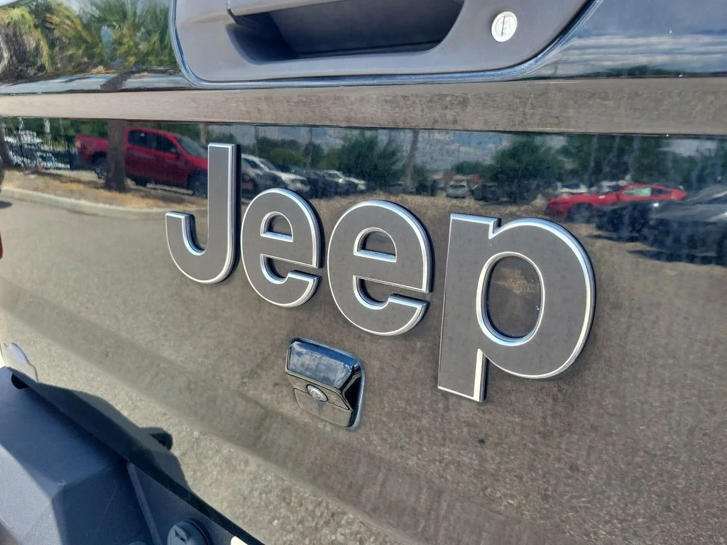 Used 2021 Black Clearcoat Jeep Overland image 7