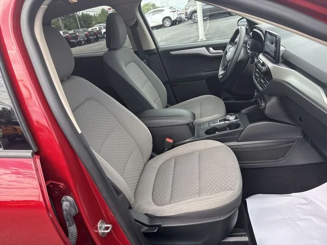 Used 2020 Rapid Red Metallic Tinted Clearcoat Ford SE image 26