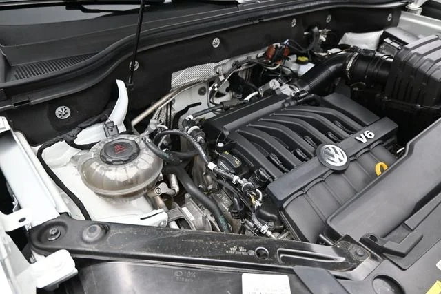 Used 2019 White Volkswagen 3.6L V6 SE image 49