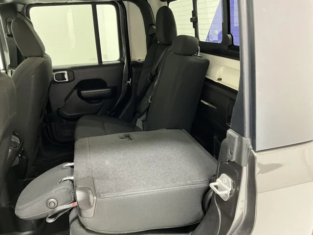 Used 2022  Jeep Willys image 18