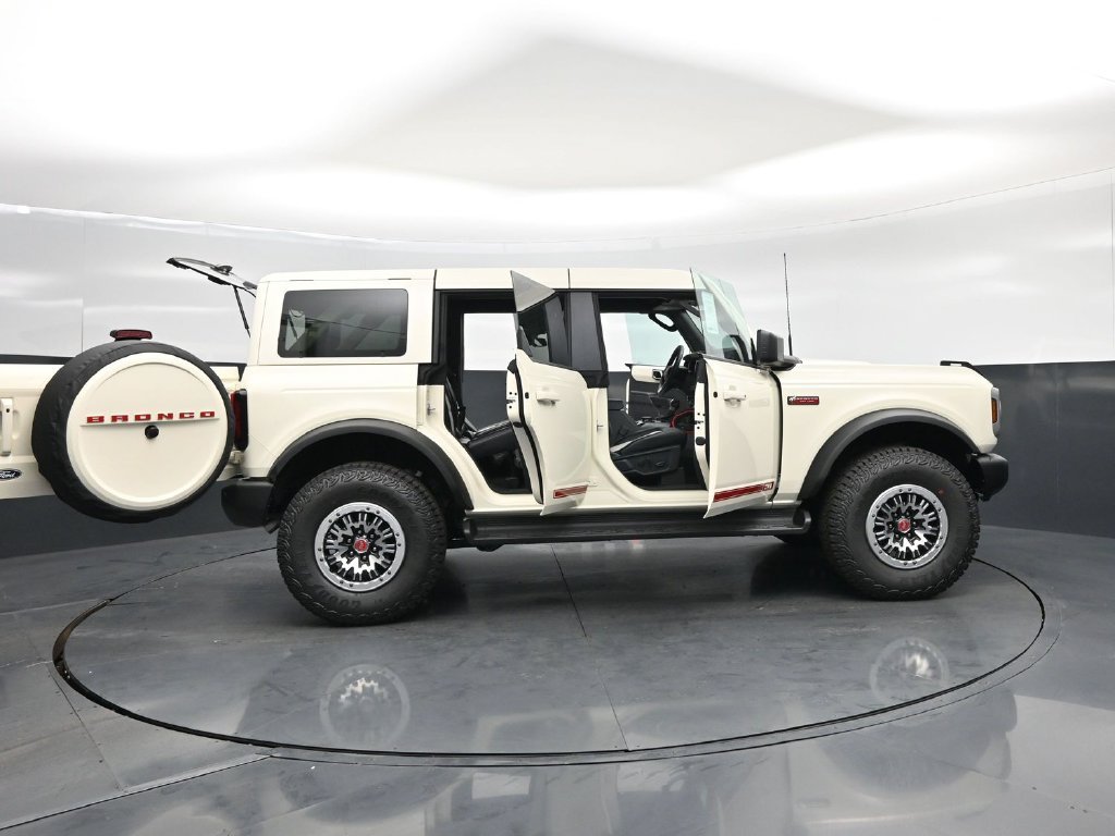 New 2026 White Ford Outer Banks image 4