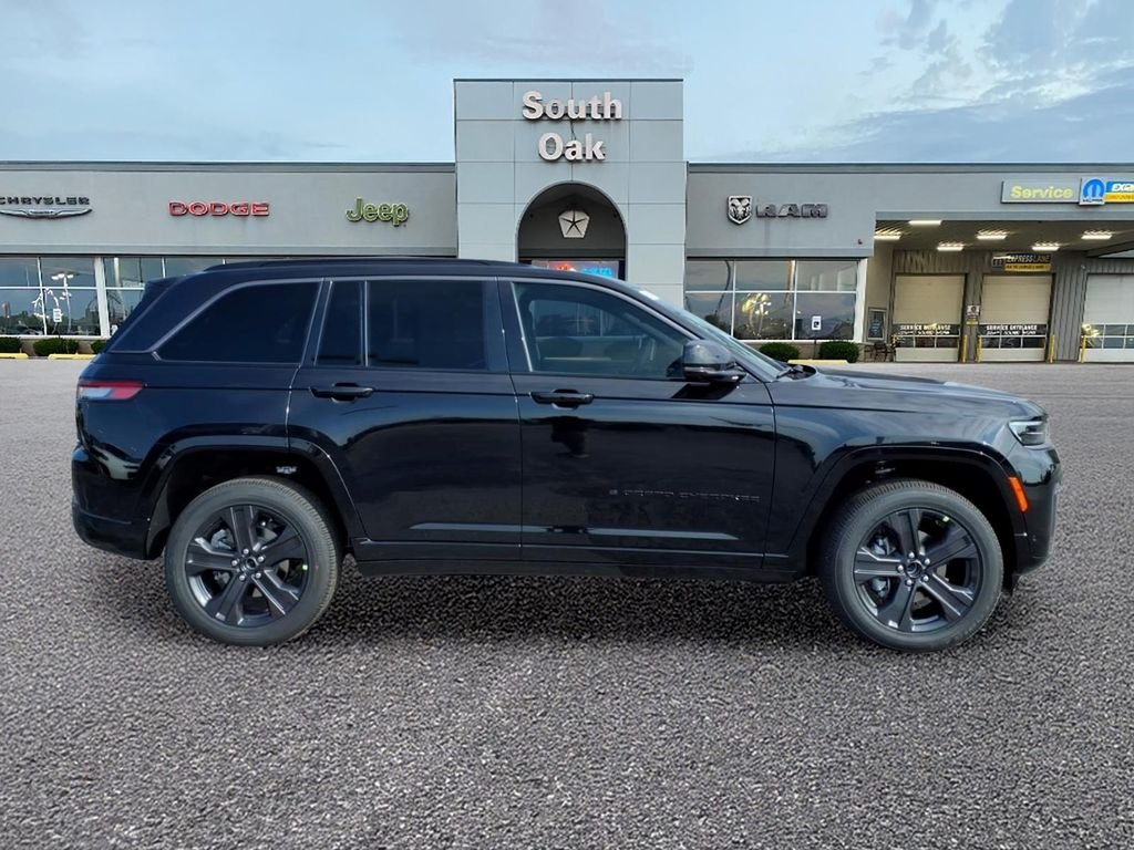 New 2027 High-Gloss Black Paint Jeep Limited Reserve image 2