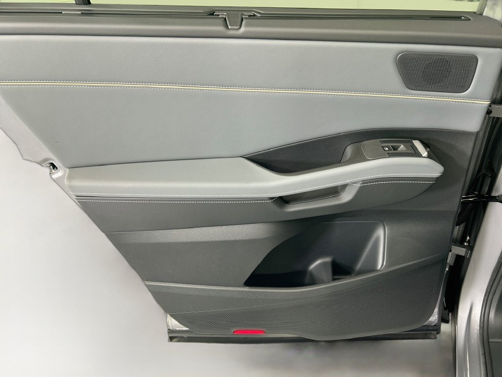 New 2027 Silver Volkswagen SE w/Technology image 24