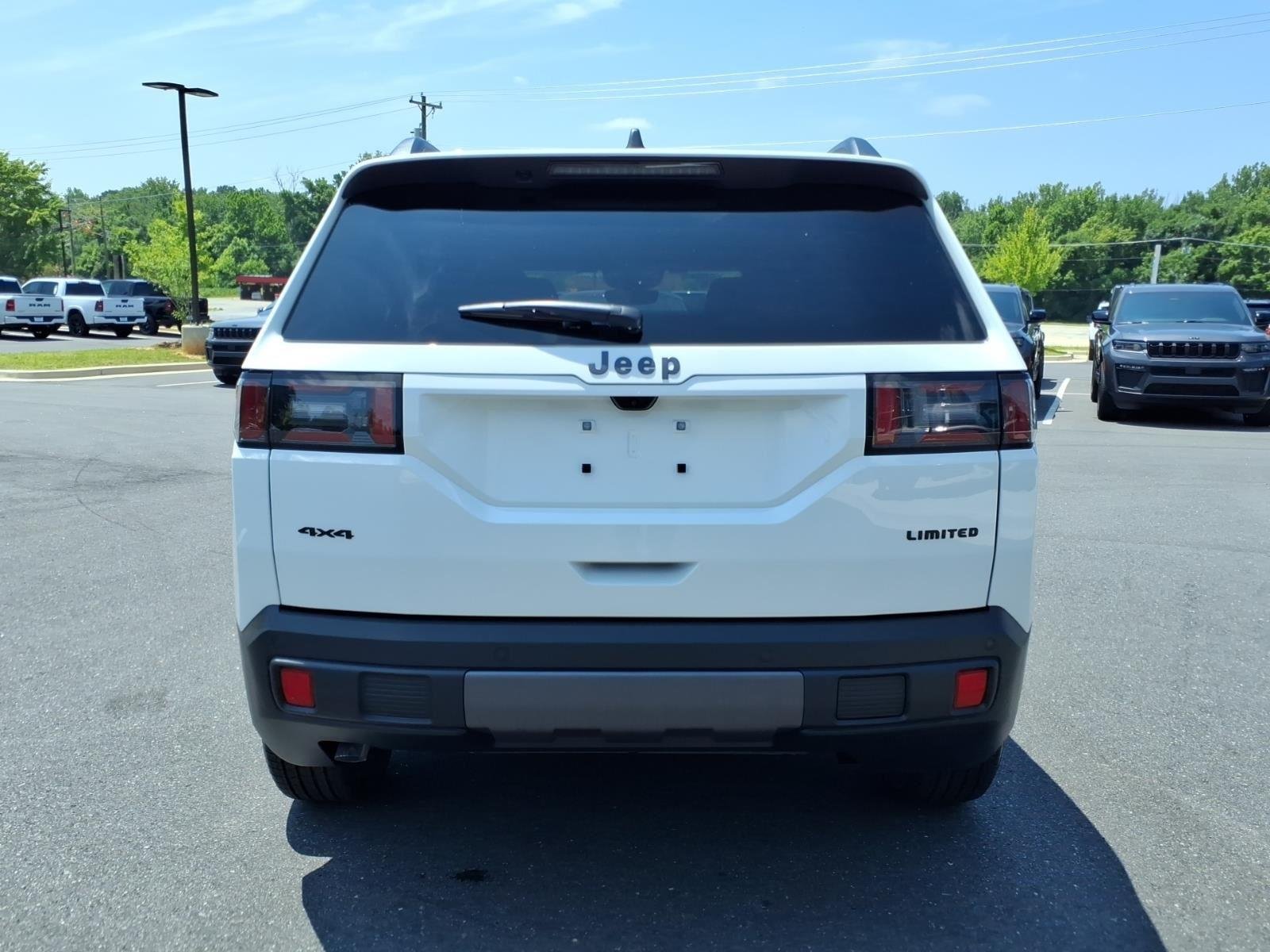 New 2026 Bright White Clear-Coat Exterior Paint Jeep Limited image 18