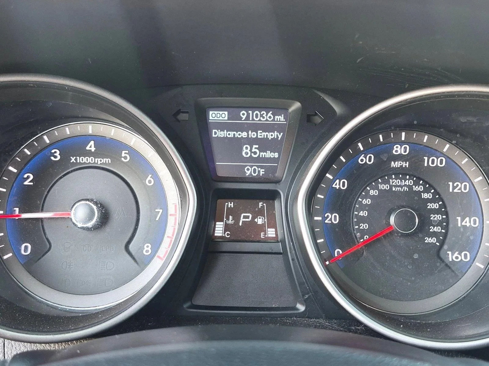 Used 2014 Shimmering Silver Hyundai  image 11