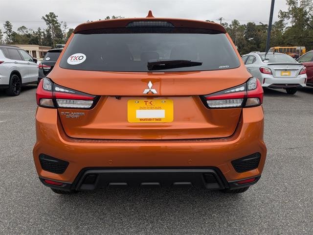 Used 2025  Mitsubishi SE image 5