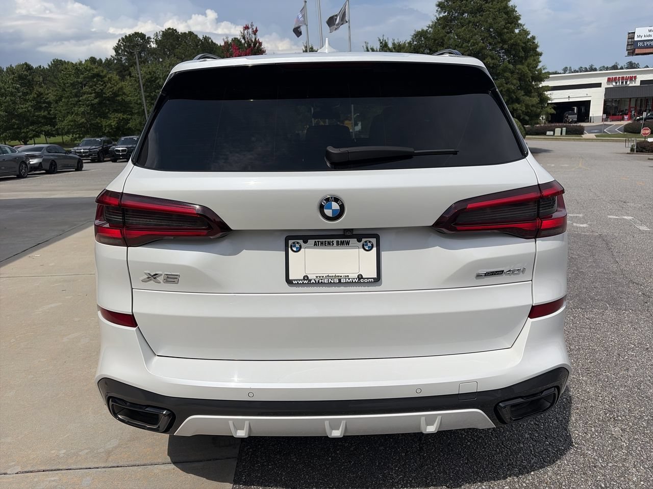 Used 2023 Mineral White Metallic BMW sDrive40i image 12