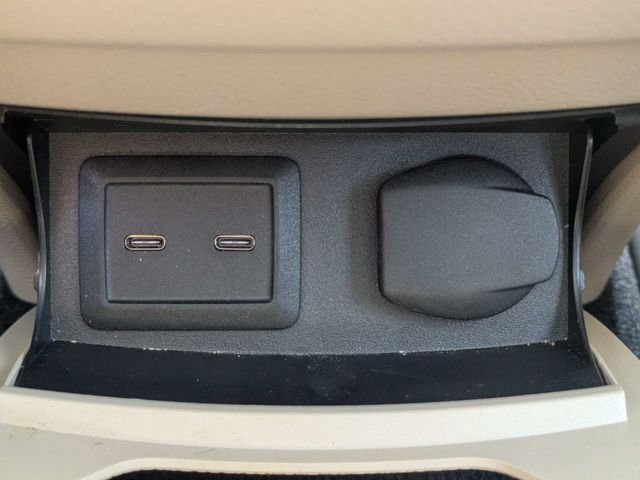 Used 2022  Mercedes-Benz GLC 300 image 15