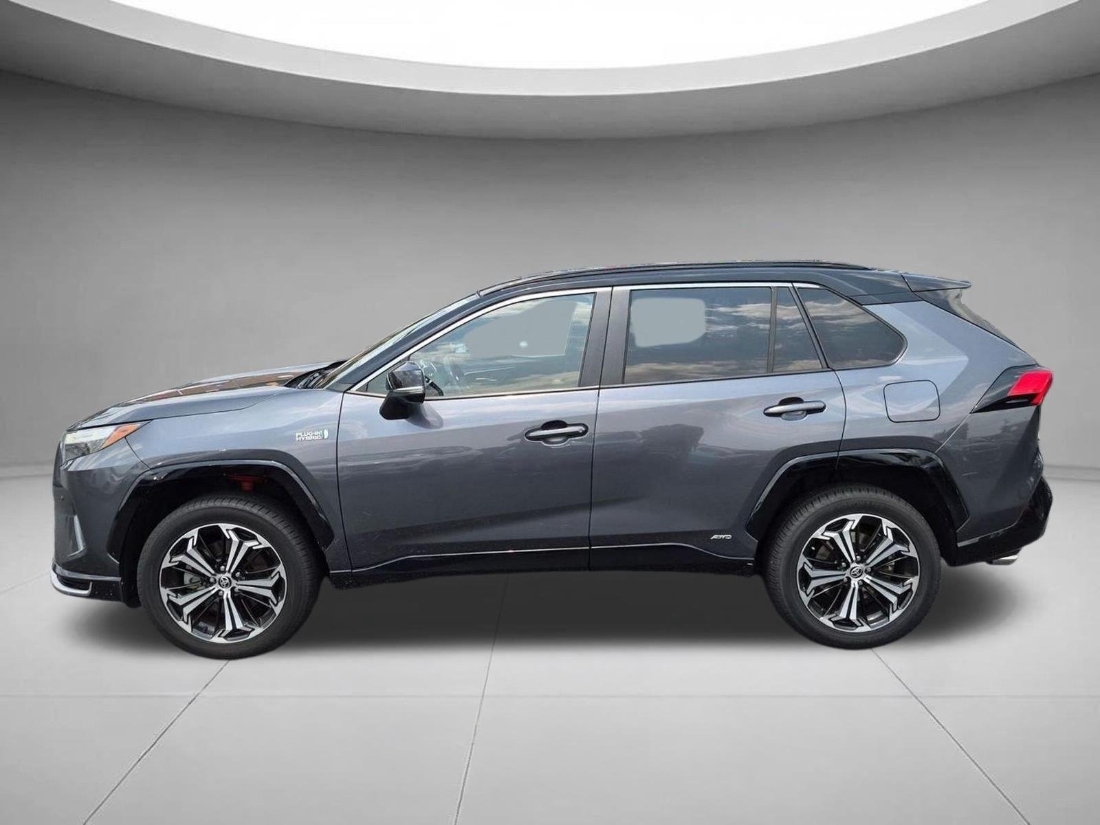 Used 2022  Toyota XSE image 2