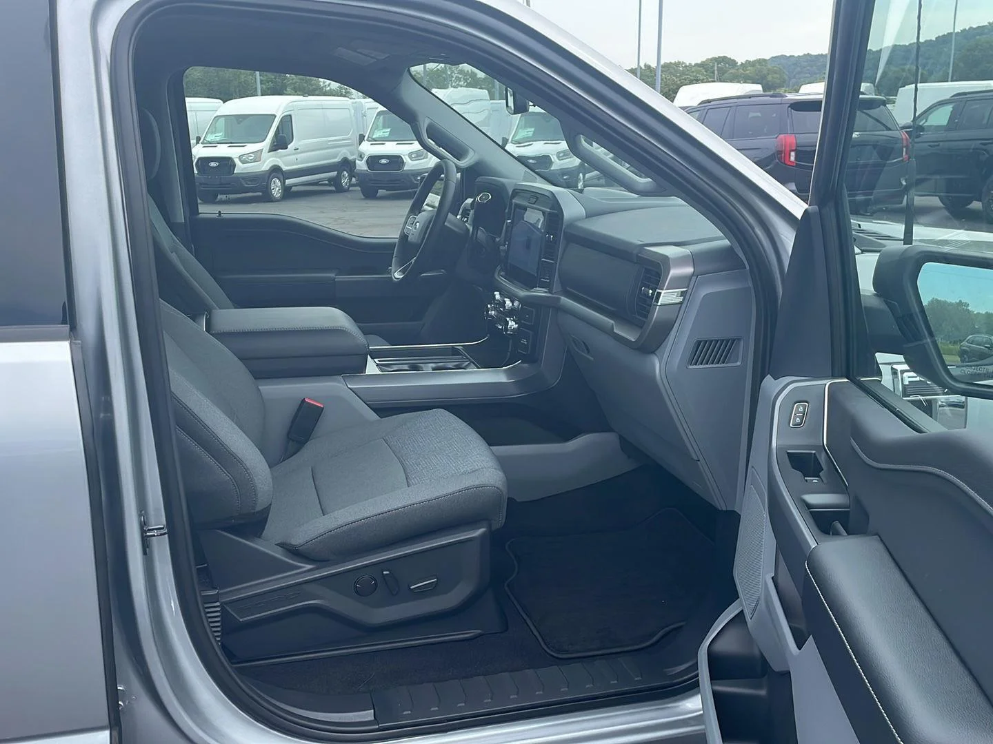 New 2026 Iconic Silver Metallic Ford XLT image 27