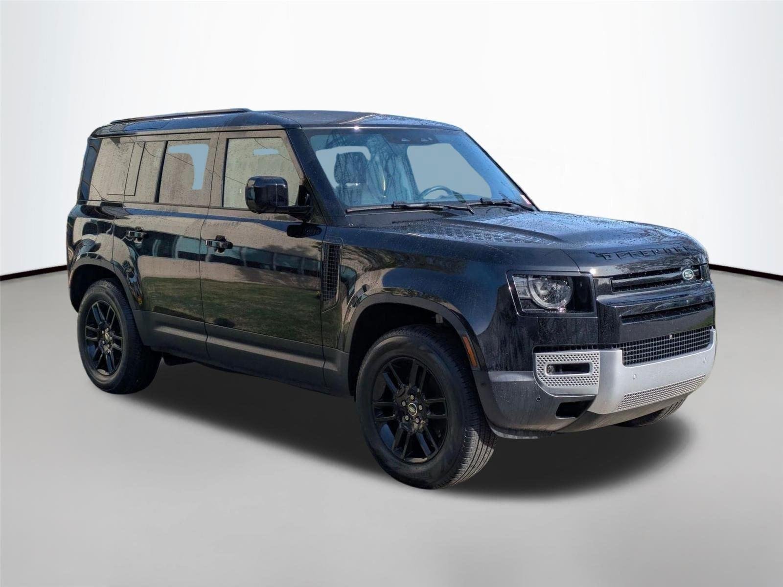 Used 2025 Santorini Black Metallic Land Rover S image 3