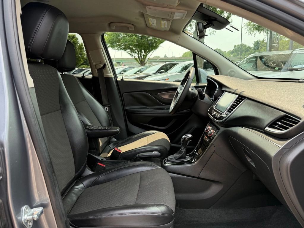 Used 2020 Gray Buick Preferred image 27