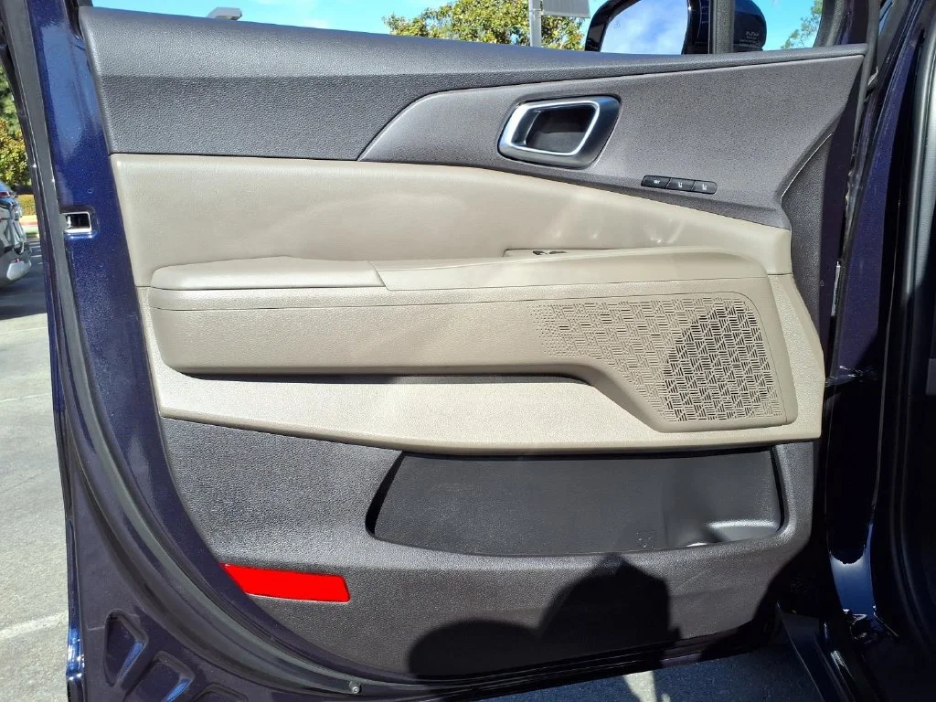 2025 Kia Carnival EX - Photo 18