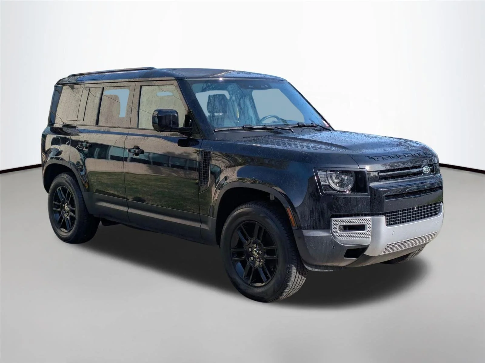Certified Used 2025 Santorini Black Metallic Land Rover S image 3