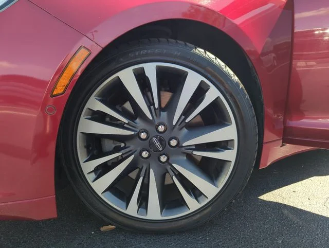 Used 2017 Red Lincoln Reserve image 48