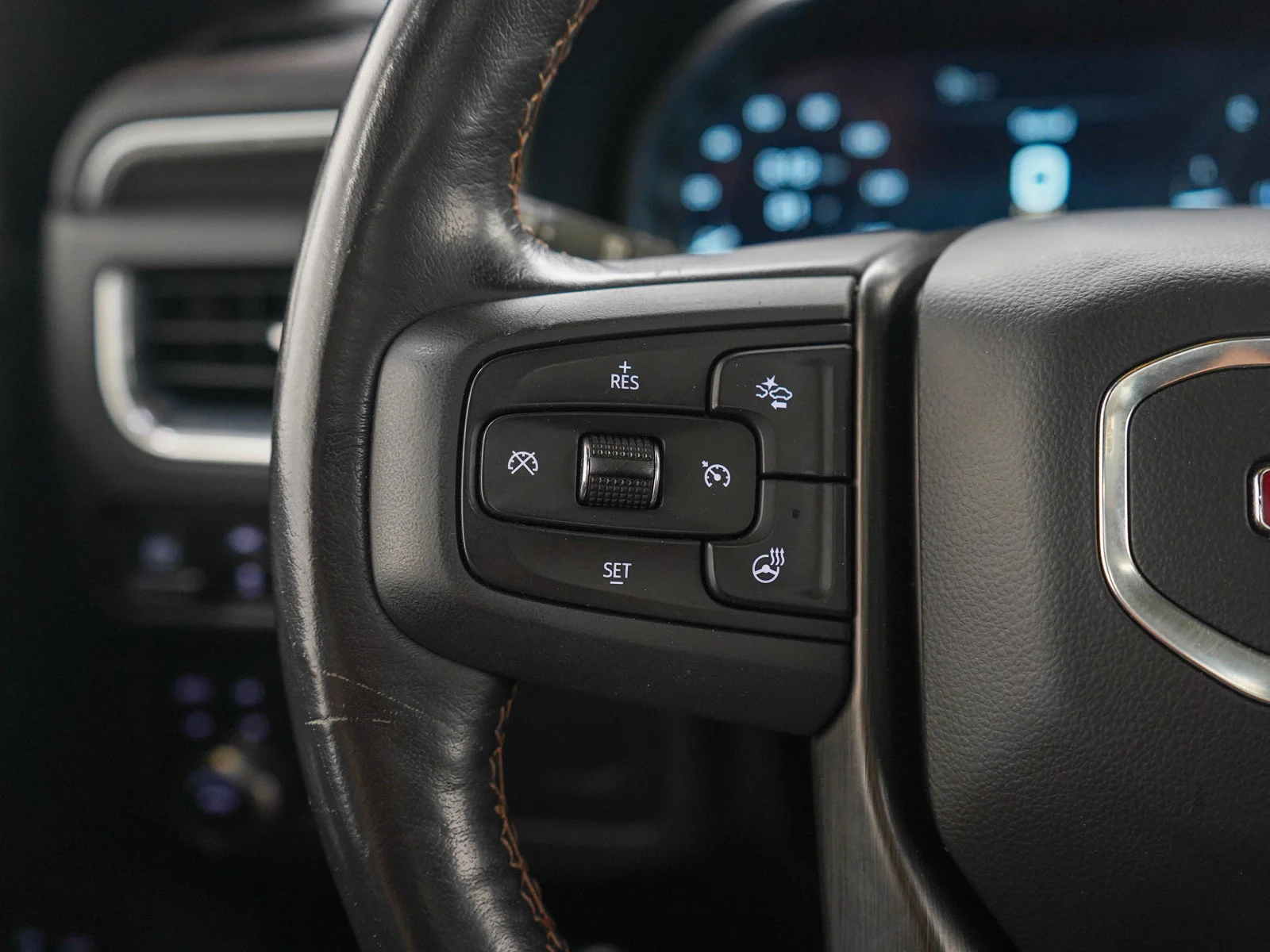 Used 2022 Onyx Black GMC AT4 image 28
