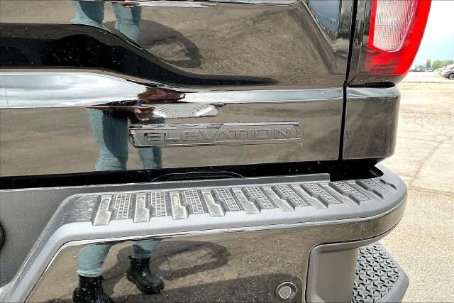 New 2026 Onyx Black GMC Elevation image 9