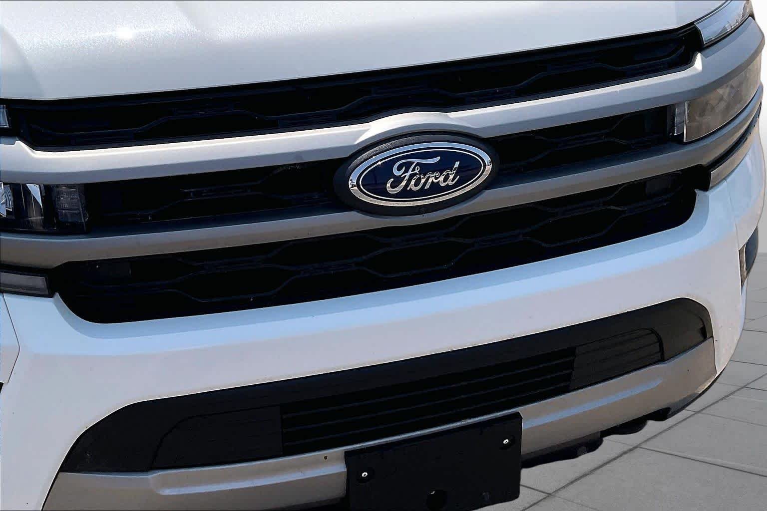 Used 2024 Star White Metallic Tri-Coat Ford XLT image 28